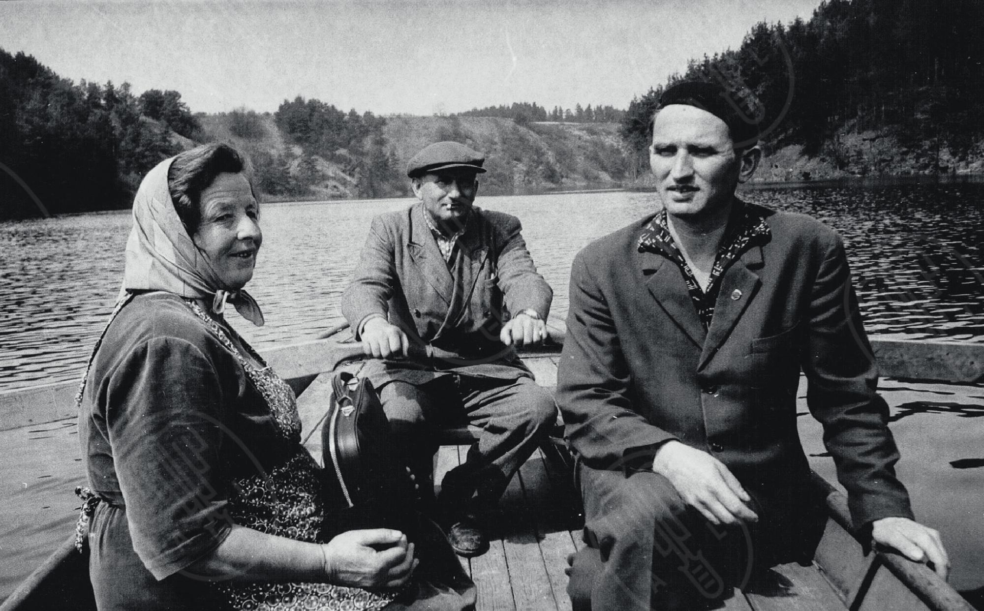 Václav Husa na fotografii vpravo. Hladná 60. léta 20. století. Archiv rodiny Husových.