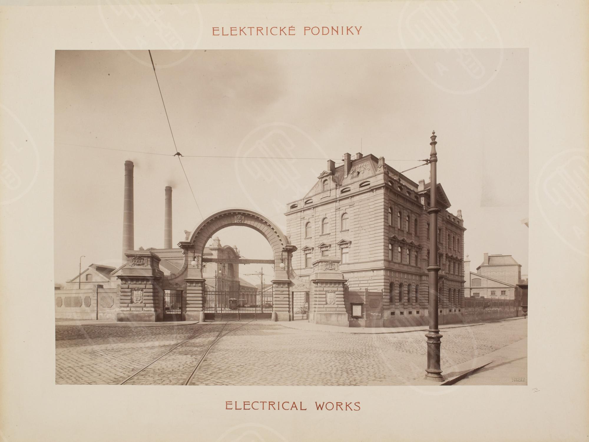 Holešovice. Ústředí elektrická stanice Královského hlavního města Prahy čp. 1-VII. Celkový pohled. Foto Jindřich Eckert, 1902. MMP H 013 875_017 Holešovice. Ústředí elektrická stanice Královského hlavního města Prahy čp. 1-VII. Celkový pohled. Foto Jindřich Eckert, 1902. MMP H 013 875_017