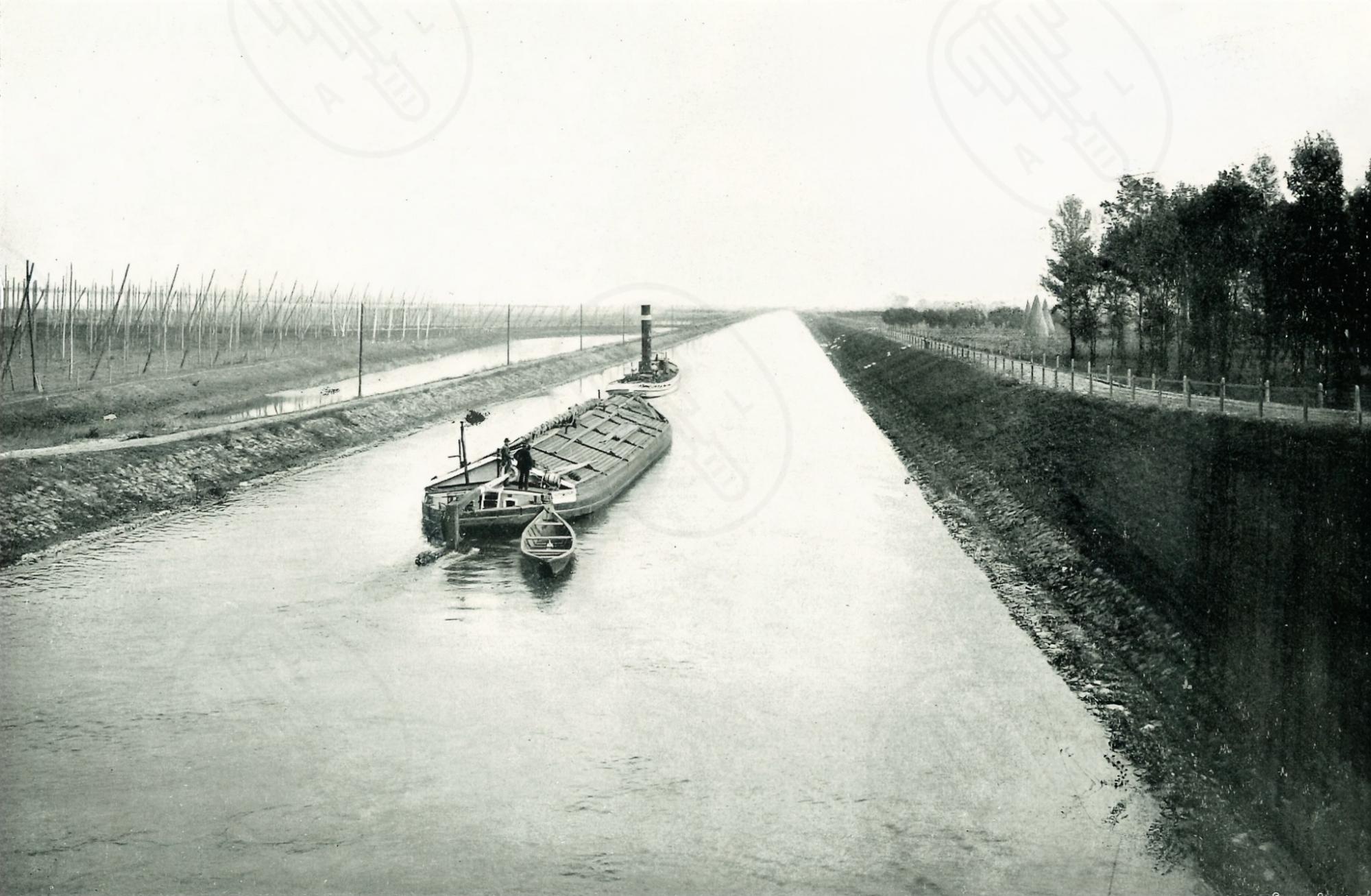 Partie laterálního kanálu u Vraňan. 9. Výroční zpráva komise pro kanalisování řek Vltavy a Labe v Čechách 1905. Partie laterálního kanálu u Vraňan. 9. Výroční zpráva komise pro kanalisování řek Vltavy a Labe v Čechách 1905.